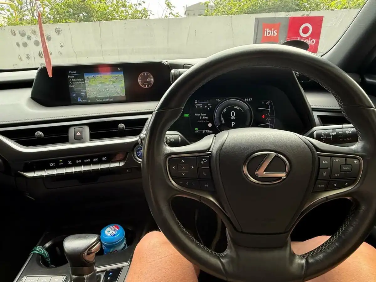 2020-lexus-ux-250h-20-ux-premium-pack-with-navigation-big-18