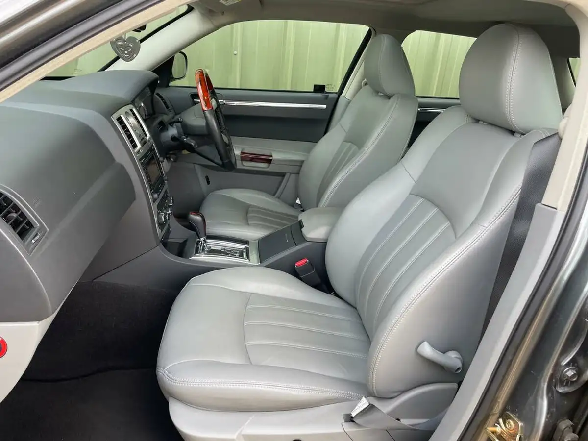 2006-chrysler-300c-30td-estate-5d-big-11