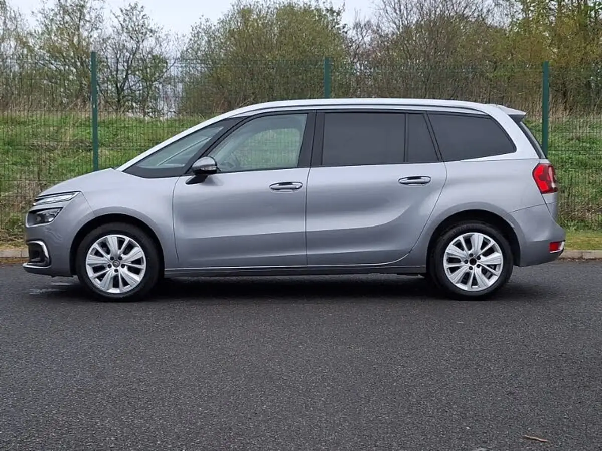 2019-citroen-grand-c4-spacetourer-15bluehdi-feel-big-3