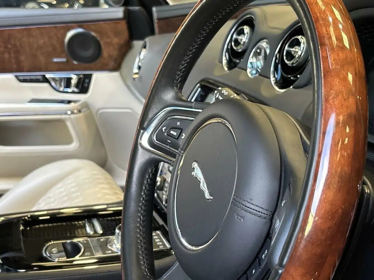 2019-jaguar-xj-series-30td-xj-portfolio-lwb-big-55