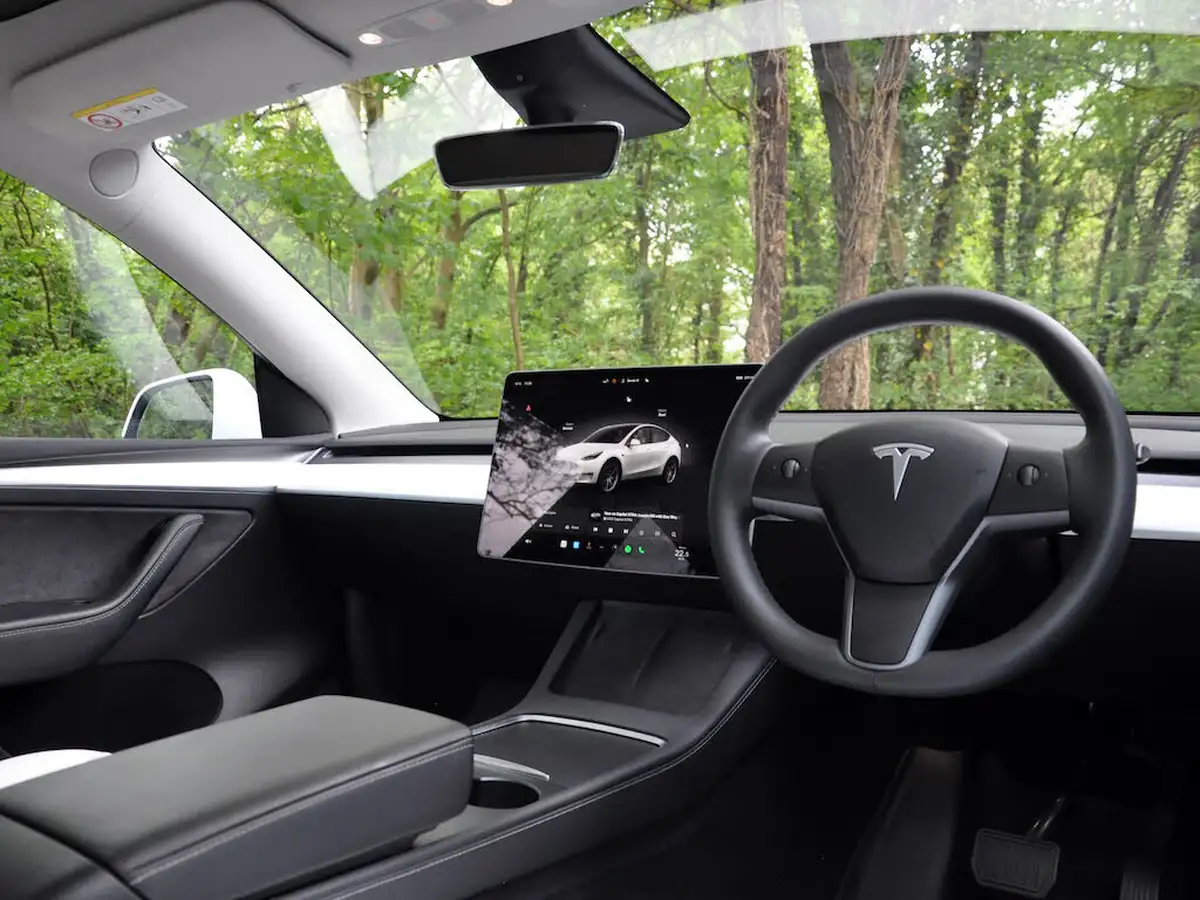 2022-tesla-model-y-e-rwd-big-26
