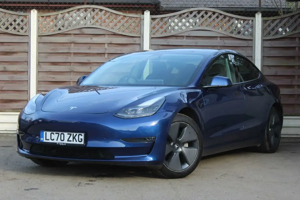 2020-tesla-model-3-e-long-range-big-15