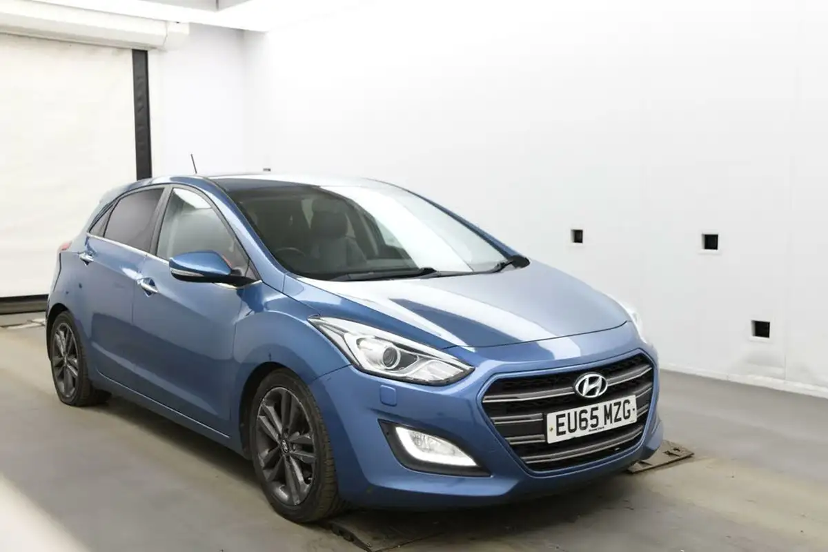 2015-hyundai-i30-16crdi-premium-136ps-blue-drive-hatchback-big-0