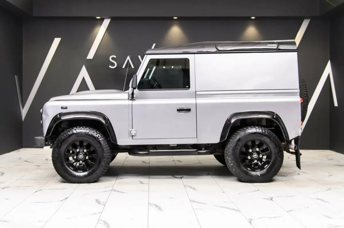 2015-land-rover-90-defender-22td-xs-hard-top-big-12