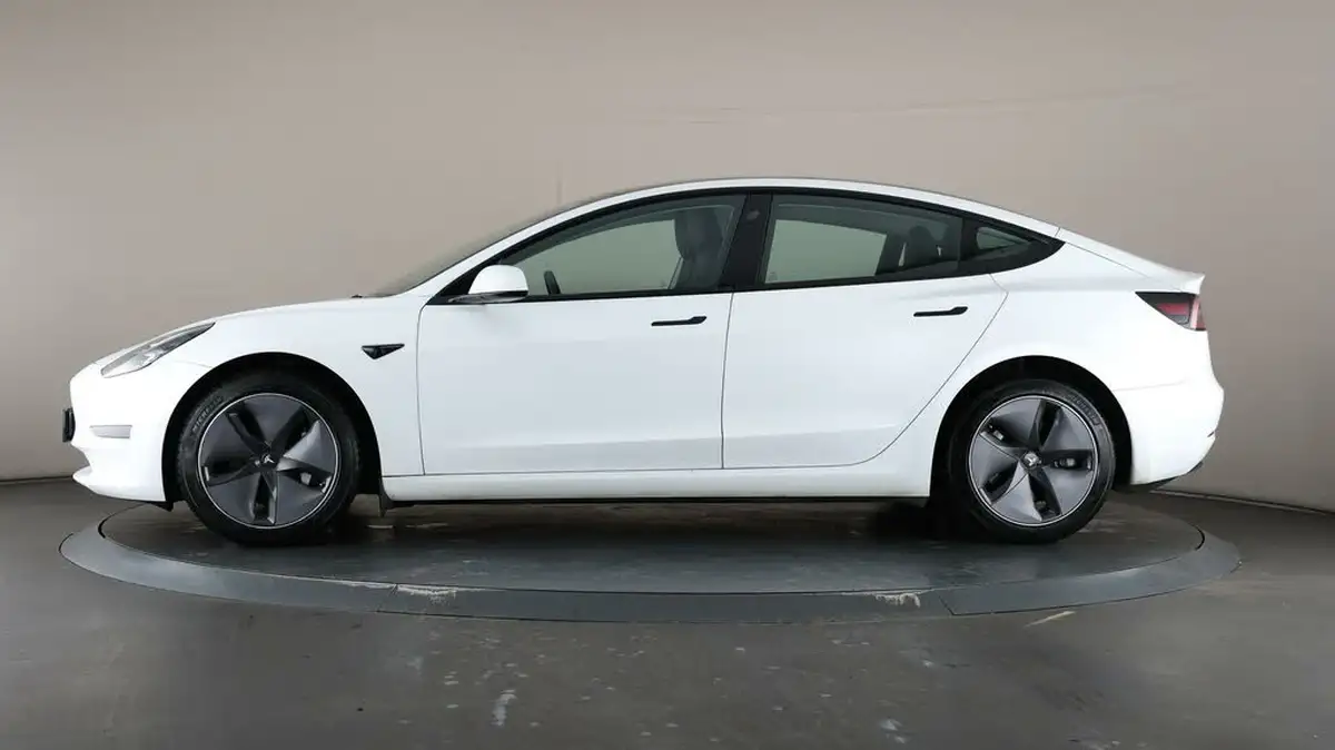2021-tesla-model-3-e-long-range-awd-big-30