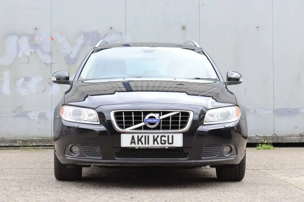 2011-volvo-v70-24td-d5-se-lux-202bhp-geartronic-big-1