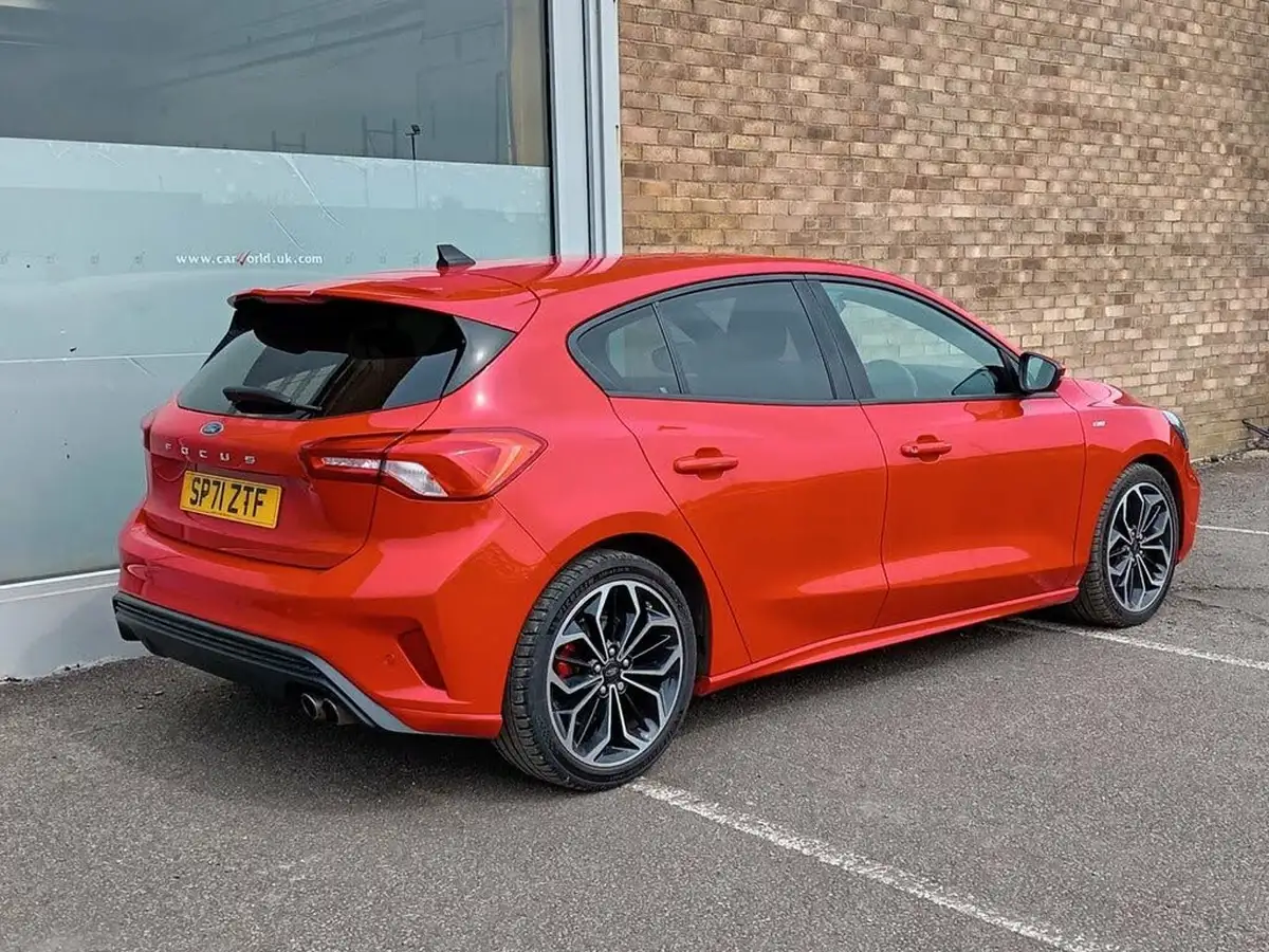 2020-ford-focus-15-st-line-x-hatchback-big-2