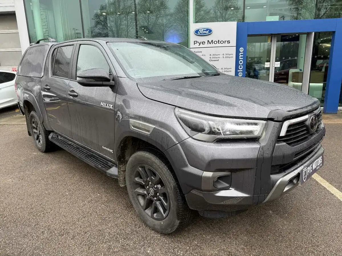 2021-toyota-hi-lux-28d-4d-invincible-x-at35-204hpeu6dt-e-big-0