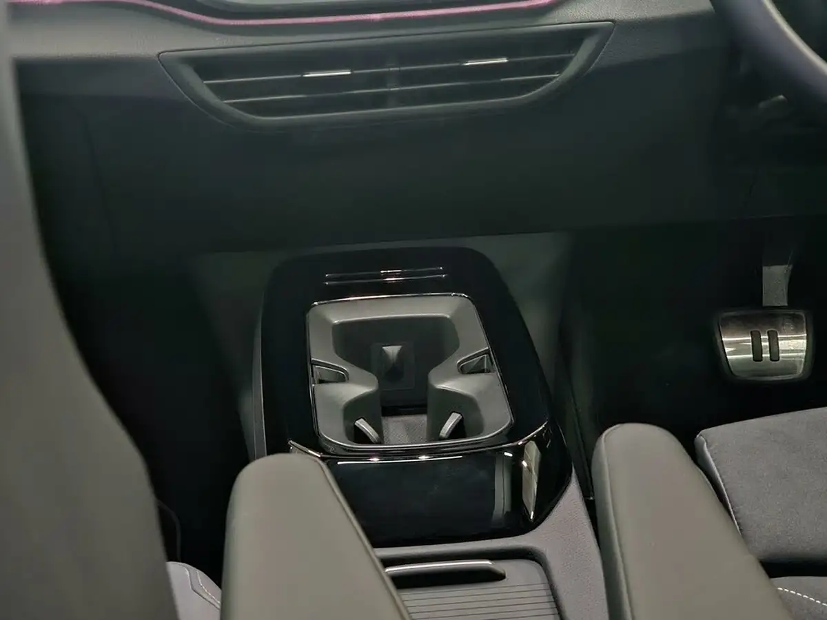 2023-volkswagen-id5-e-tech-204ps-performance-big-30