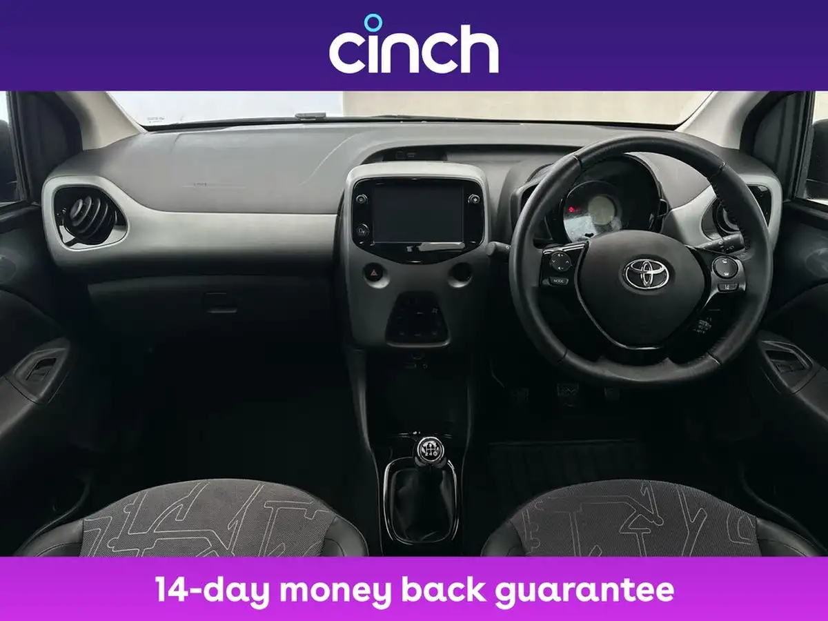 2020-toyota-aygo-10-vvt-i-x-clusiv-blackred-bi-tone-tss-big-10