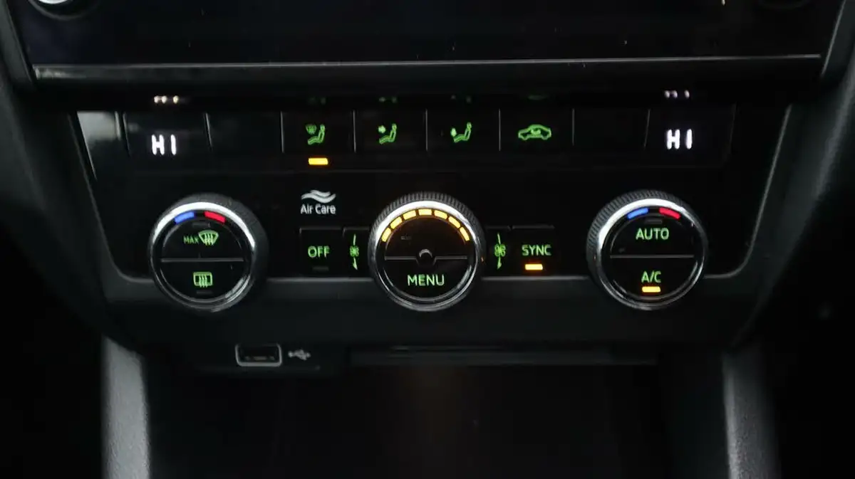 2019-skoda-octavia-15-tsi-se-drive-hatchback-big-10