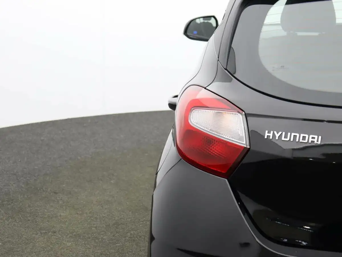 2022-hyundai-i10-12-se-connect-big-42