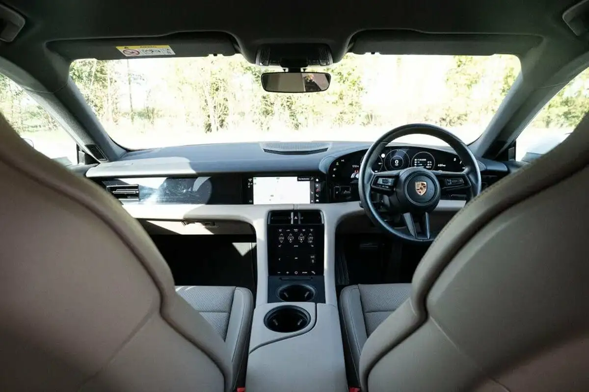 2021-porsche-taycan-e-4s-571ps-performance-battery-plus-big-2