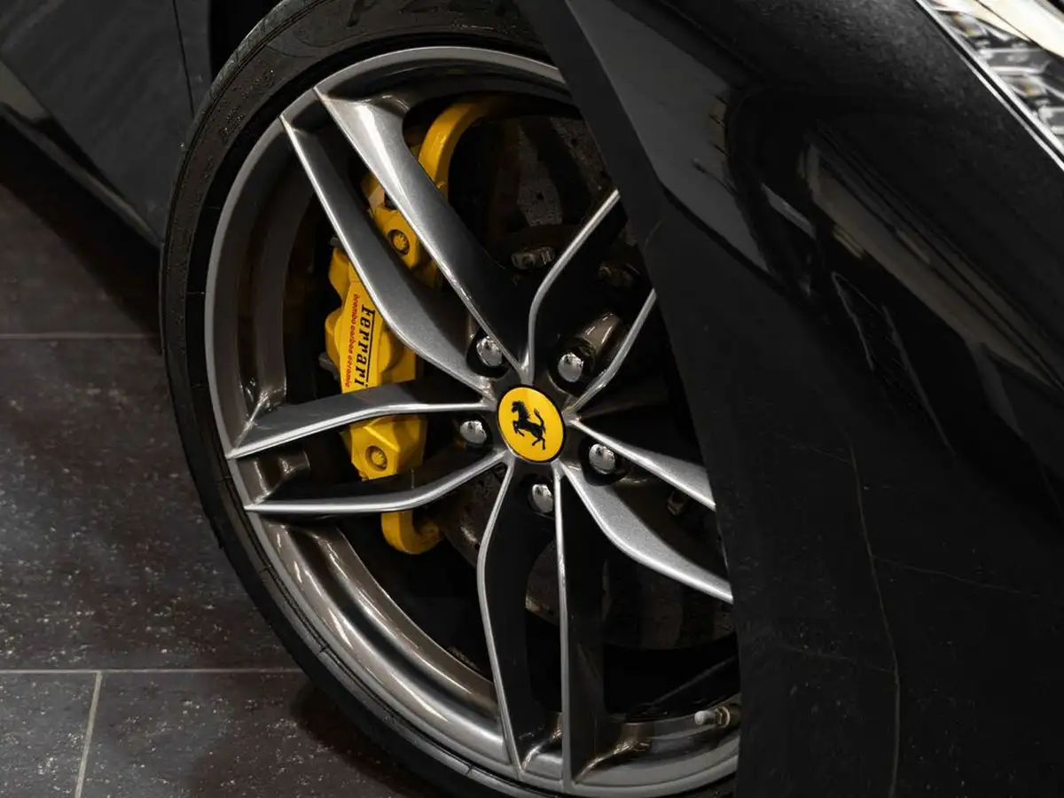 2017-ferrari-488-39-488-gtb-big-21