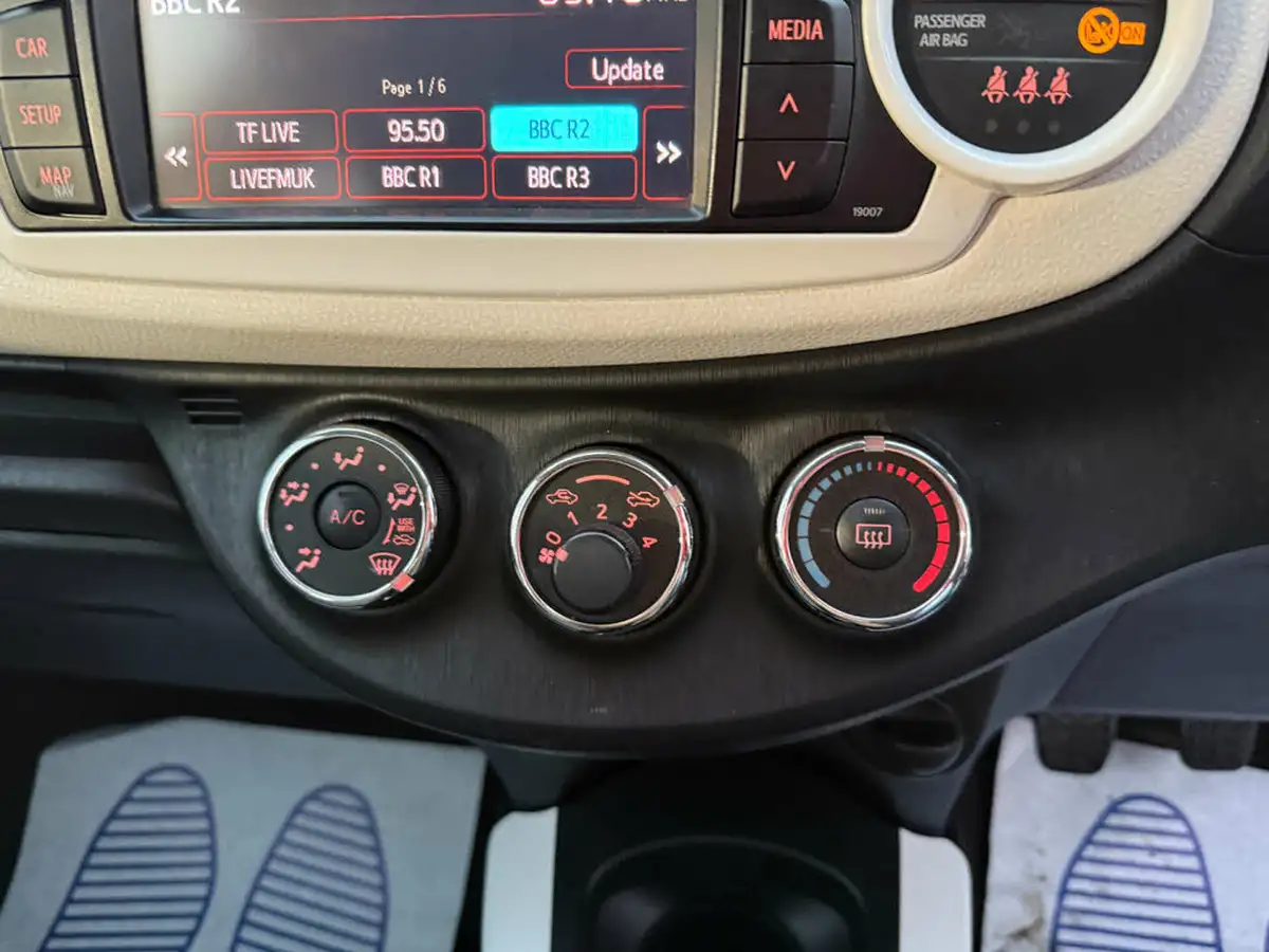 2013-toyota-yaris-133-trend-vvt-i-5d-big-48