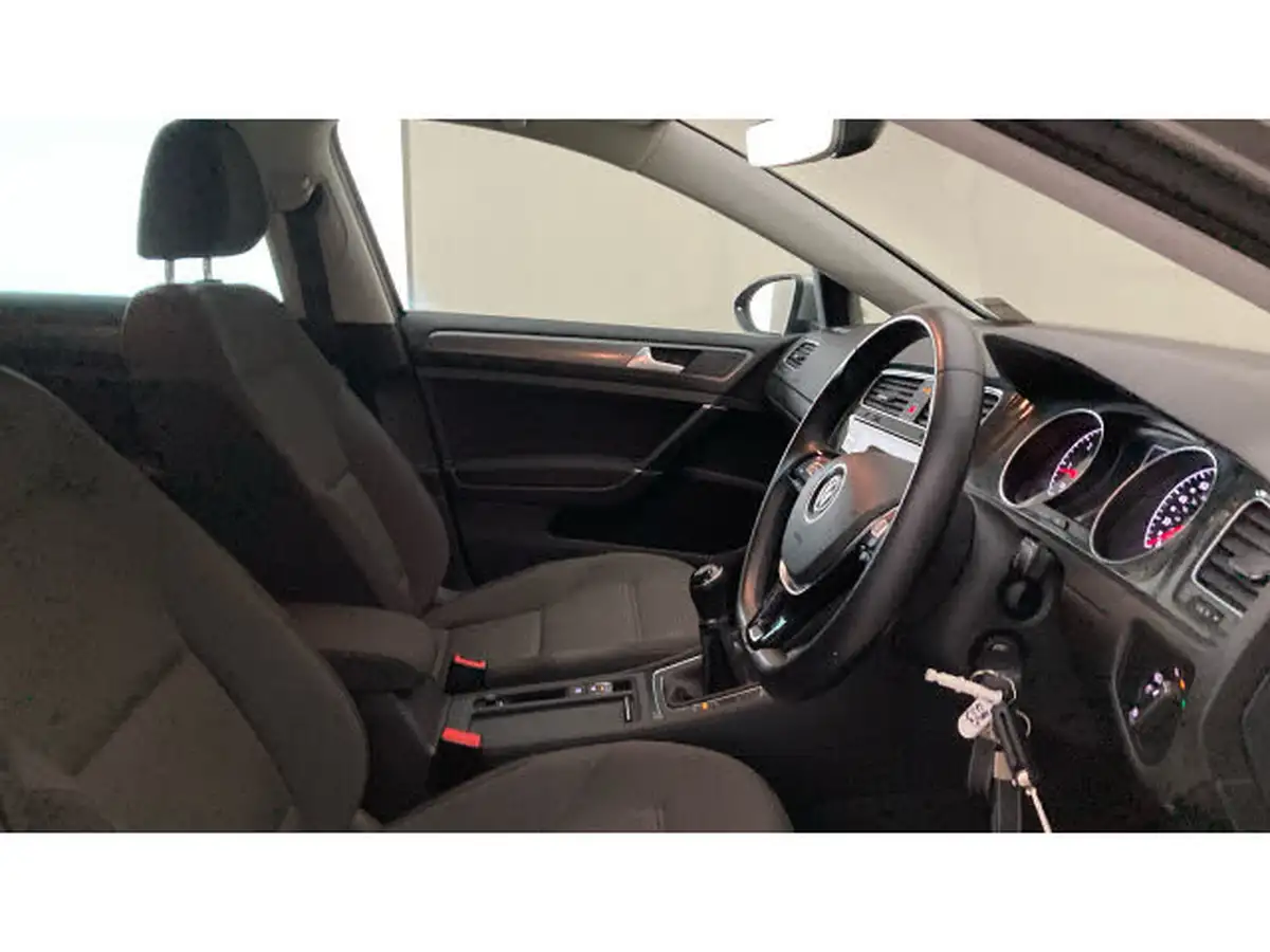 2020-volkswagen-golf-16tdi-match-edition-hatchback-big-14