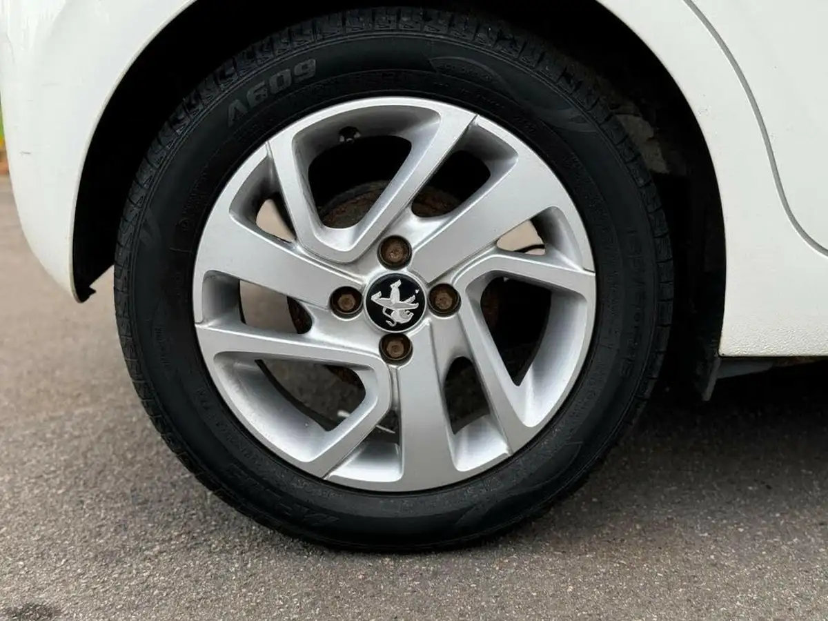 2014-peugeot-108-12-allure-vti-puretech-hatchback-5d-big-43