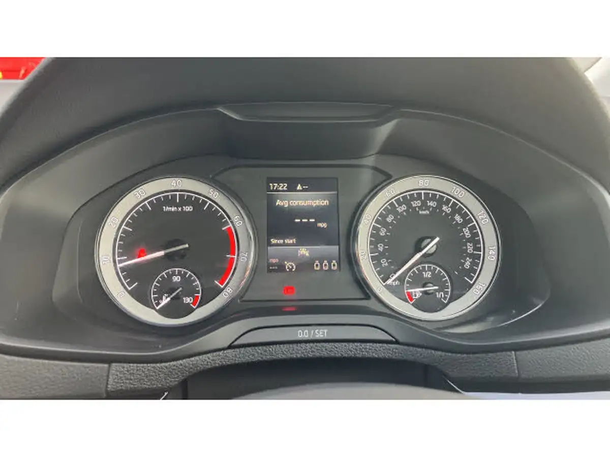 2021-skoda-karoq-15-tsi-se-drive-big-17