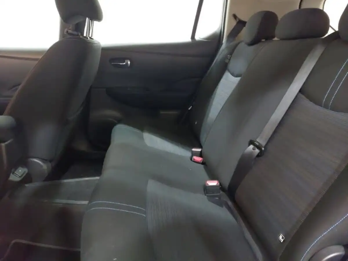 2023-nissan-leaf-e-acenta-39kwh-big-5