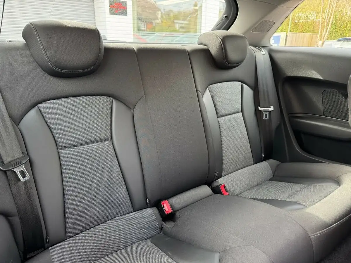 2012-audi-a1-20td-contrast-edition-big-17