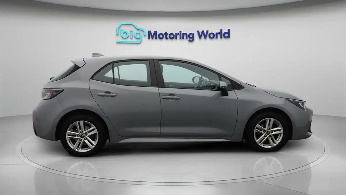 2022-toyota-corolla-18-vvt-i-icon-120bhp-trk-hatchback-5d-big-8