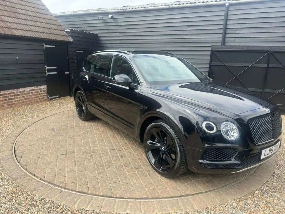 2019-bentley-bentayga-40-v8-big-49