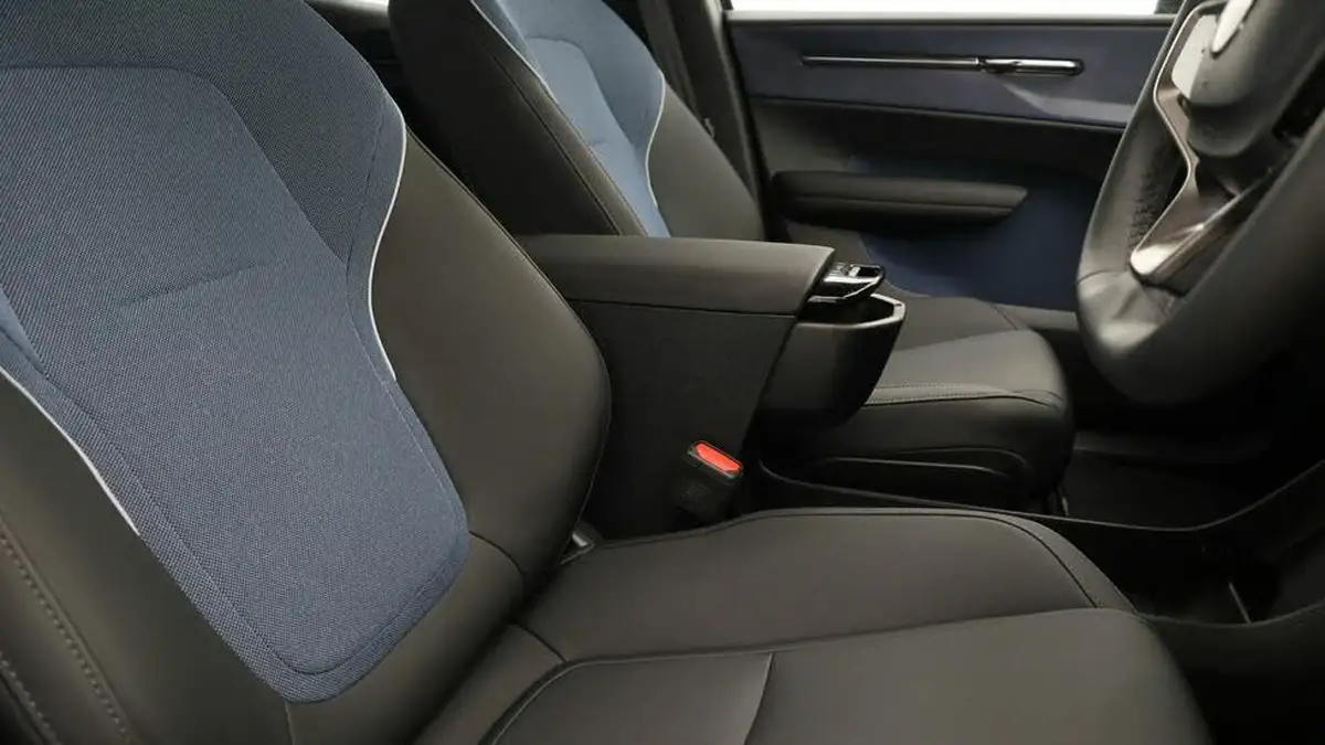 2024-volvo-ex30-e-twin-plus-big-22