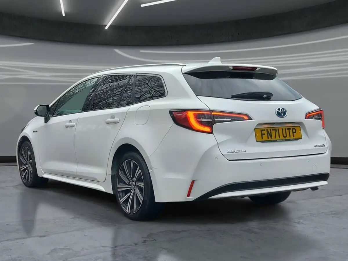 2021-toyota-corolla-18-vvt-i-design-trk-touring-sports-5d-big-10