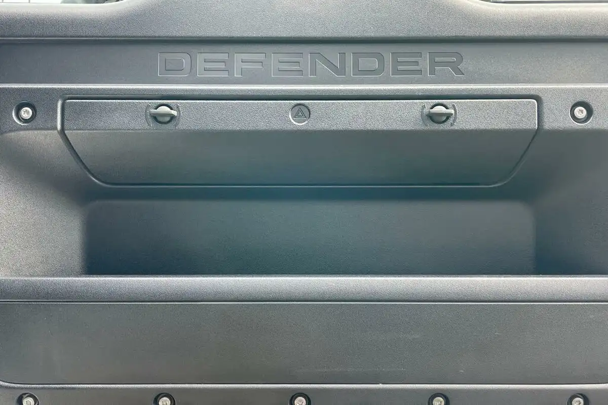 2022-land-rover-90-defender-30-d250-hse-big-27