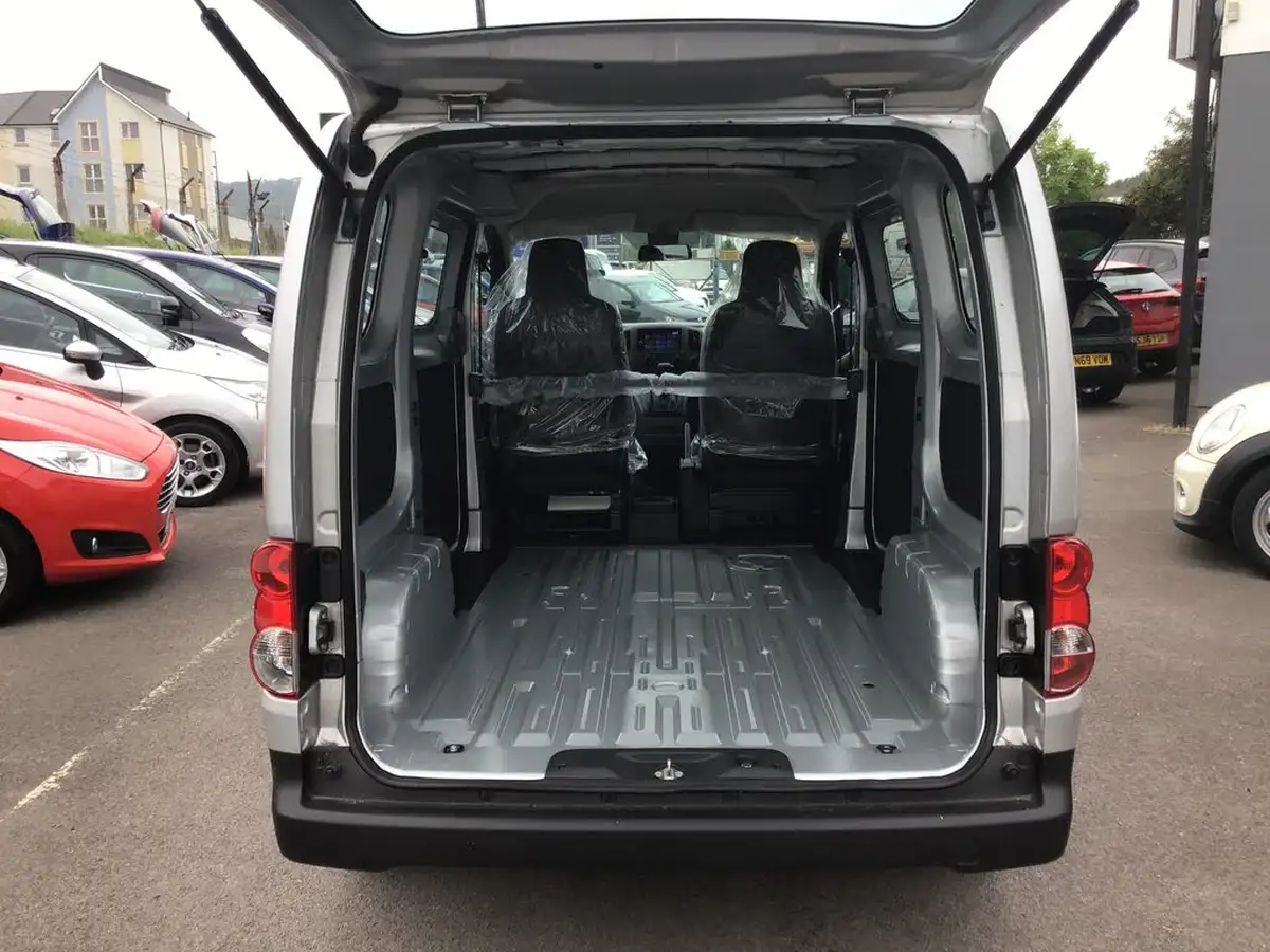 2021-nissan-nv200-big-8