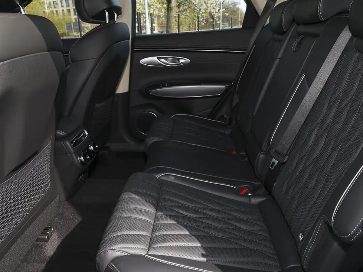 2025-genesis-gv70-22-d-luxury-line-big-6