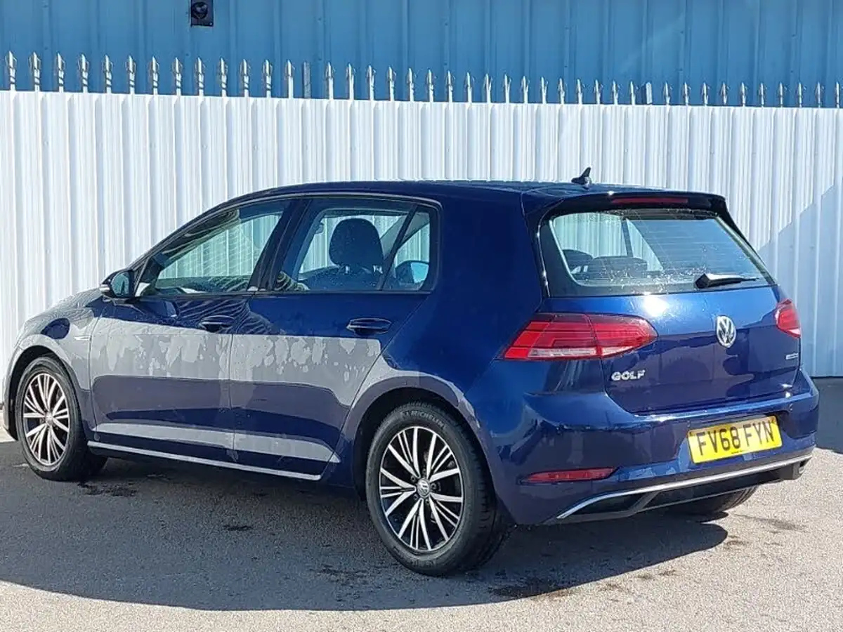 2018-volkswagen-golf-15-tsi-se-nav-130ps-hatchback-5d-dsg-big-1