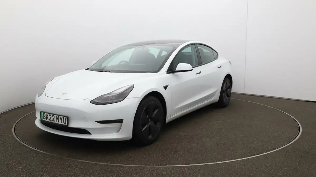 2022-tesla-model-3-e-long-range-big-29