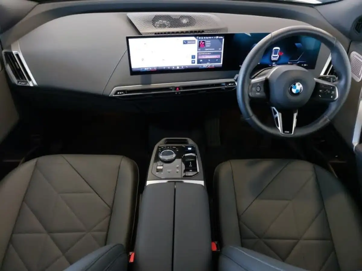 2024-bmw-ix-e-xdrive-40-m-sport-big-3