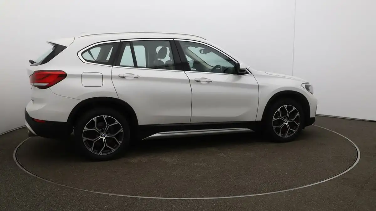 2021-bmw-x1-20-sdrive20i-xline-big-43