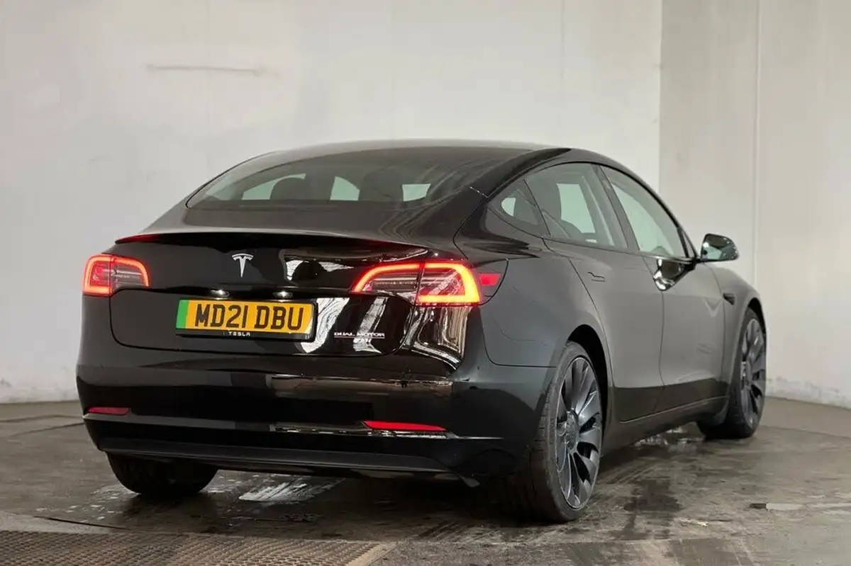 2021-tesla-model-3-e-performance-4x4-big-19