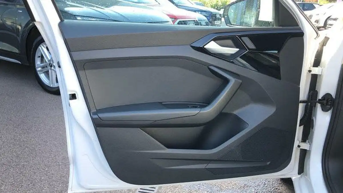 2022-audi-a1-10-25-tfsi-technik-big-14