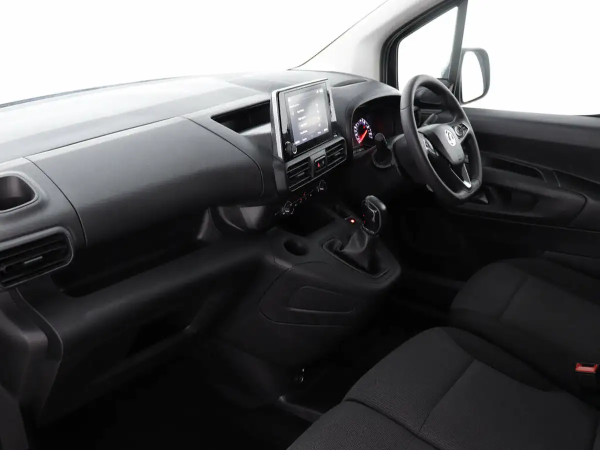 2021-vauxhall-combo-15cdti-griffin-2000-big-33