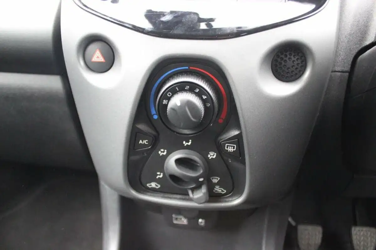 2022-toyota-aygo-10-vvt-i-x-play-big-14