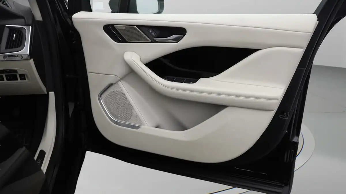 2021-jaguar-i-pace-ev400-hse-big-15
