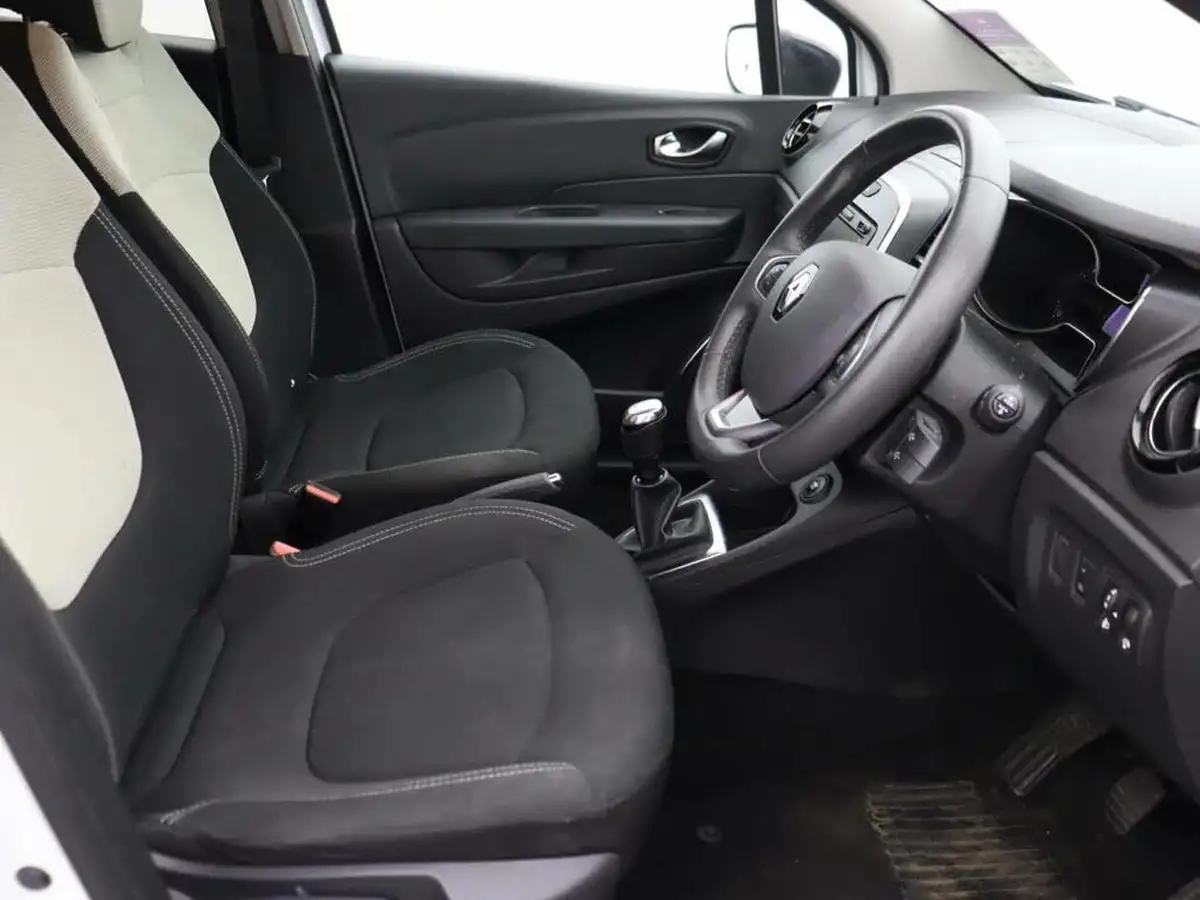 2019-renault-captur-09-tce-iconic-big-12
