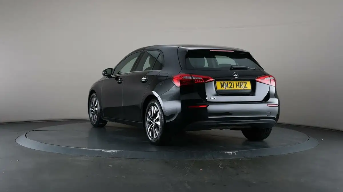 2021-mercedes-benz-a-class-13-a180-se-7g-dct-big-60