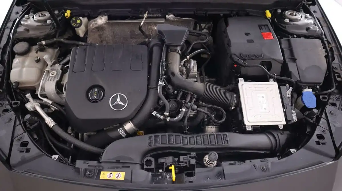 2021-mercedes-benz-a-class-13-a180-se-7g-dct-big-19