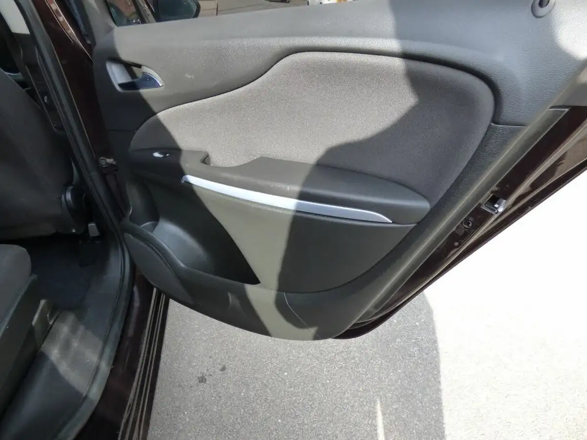 2015-vauxhall-zafira-tourer-14i-16v-turbo-exclusiv-big-19