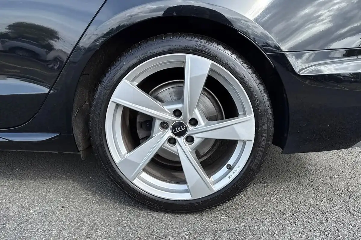 2022-audi-a4-avant-20-35-tfsi-s-line-tronic-big-11