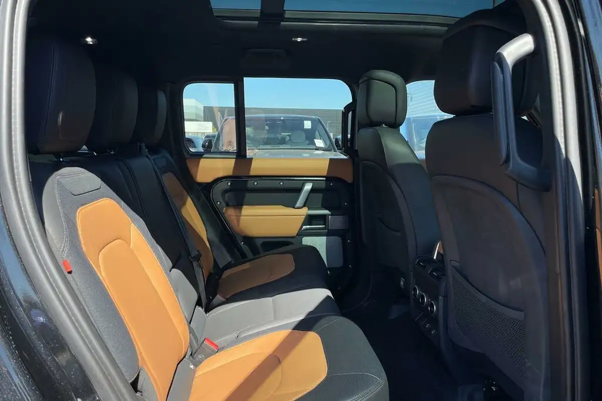 2024-land-rover-130-defender-30-d300-x-dynamic-hse-big-31