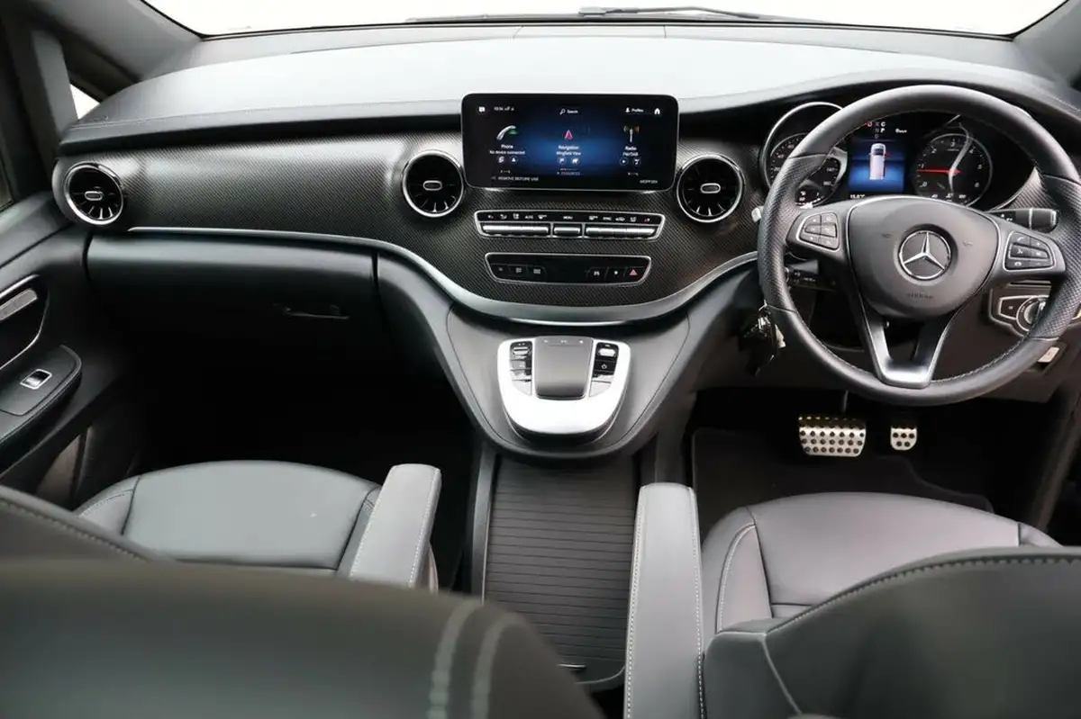 2023-mercedes-benz-v-class-20d-v220d-amg-line-long-big-19
