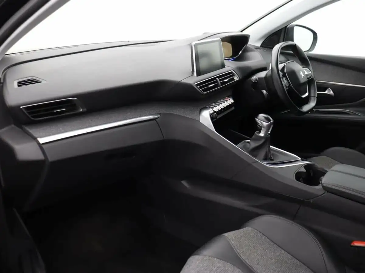 2020-peugeot-3008-suv-12-puretech-allure-big-8