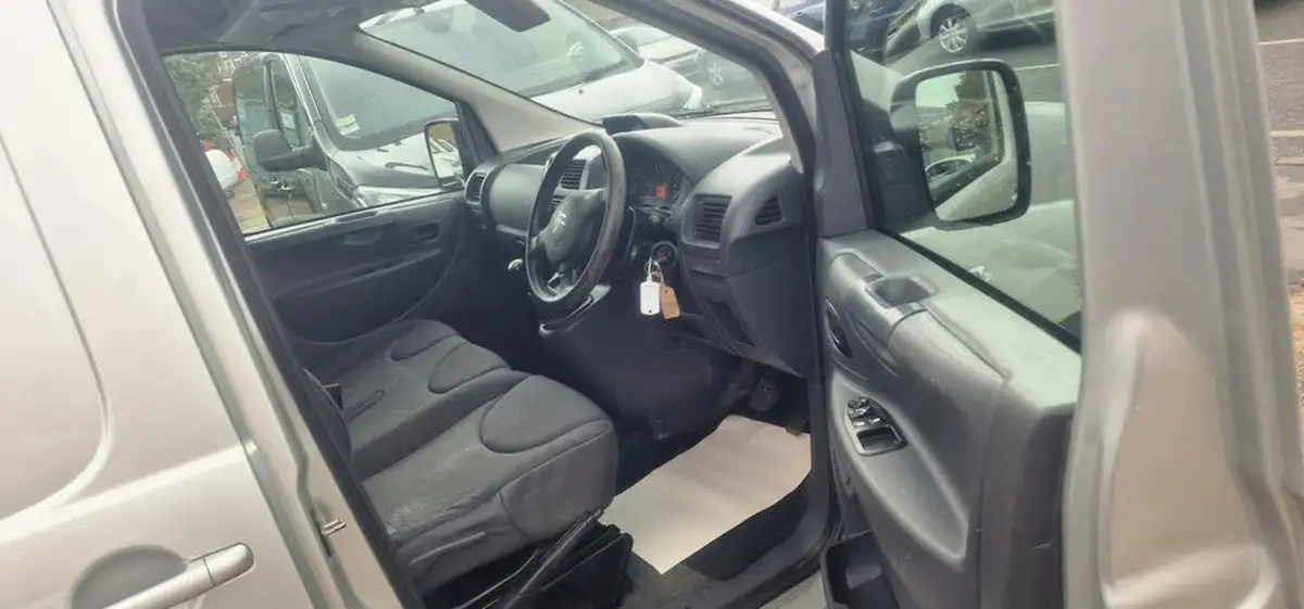 2014-citroen-dispatch-16td-enterprise-panel-big-7