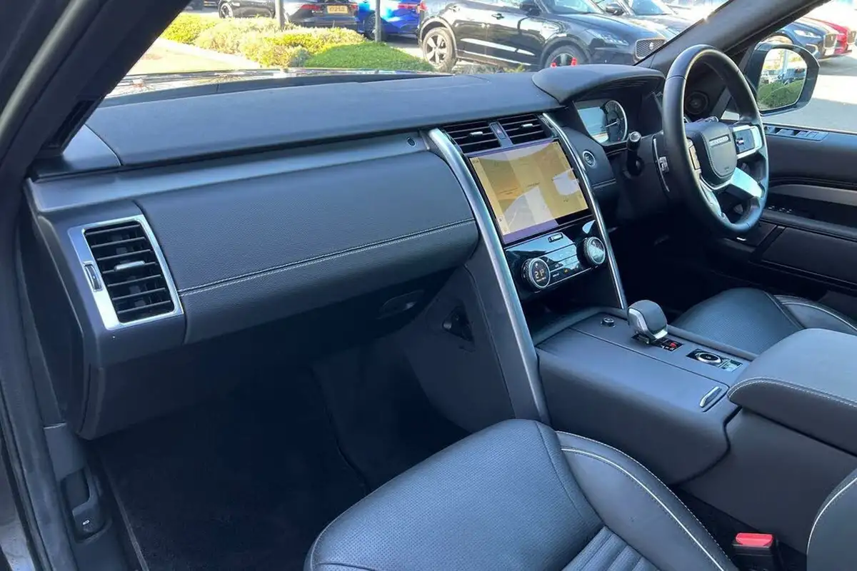 2022-land-rover-discovery-30-d300-r-dynamic-hse-big-43